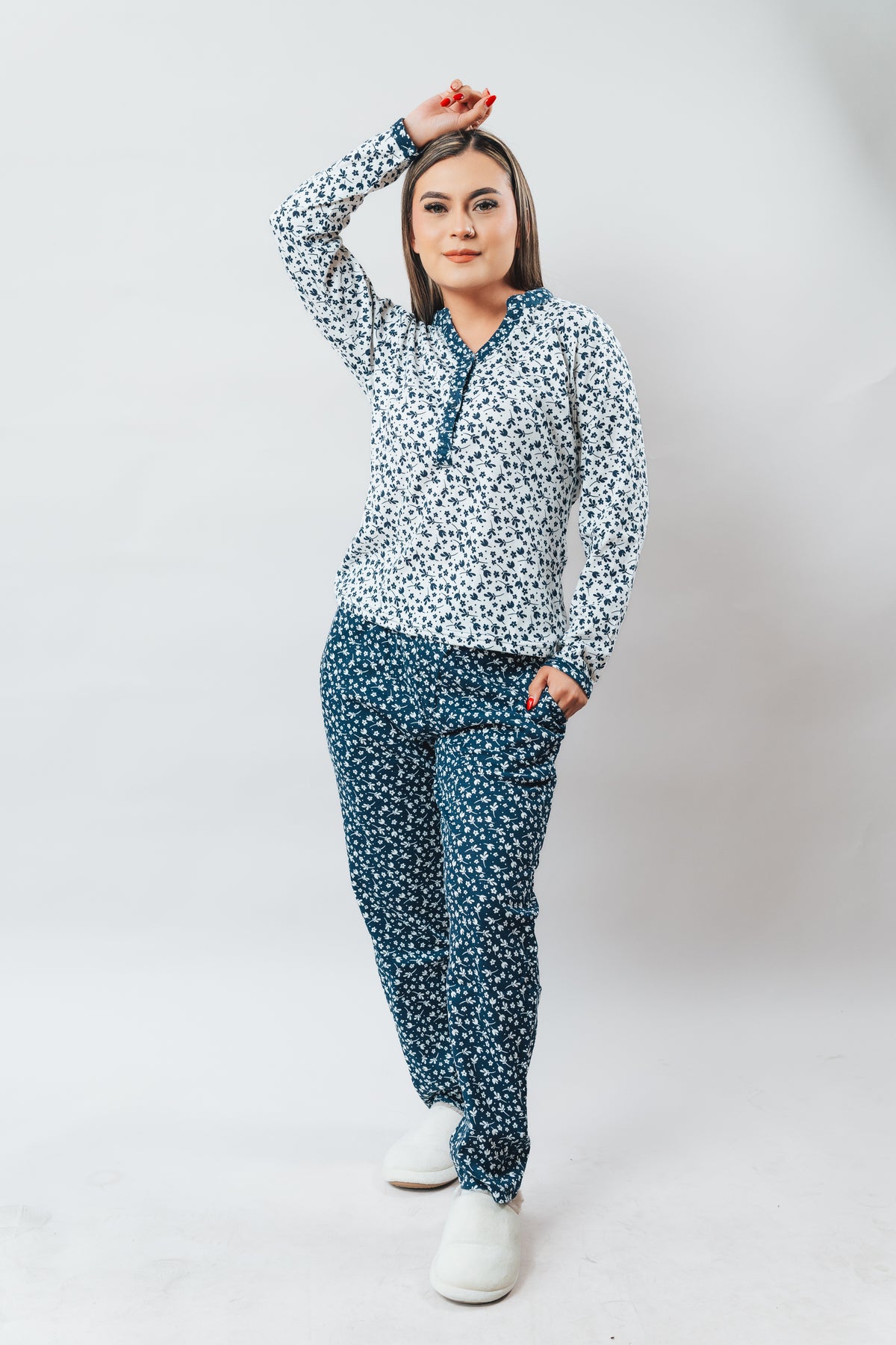 Pijama Estampada con Botones y Cuello Militar
